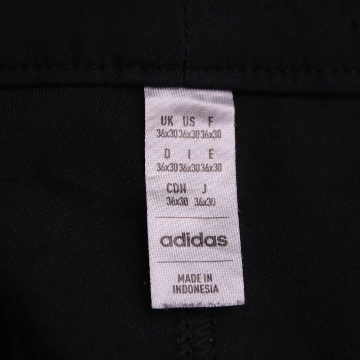 Чёрные спортивные брюки adidas прямого кроя, размер 46 (S)