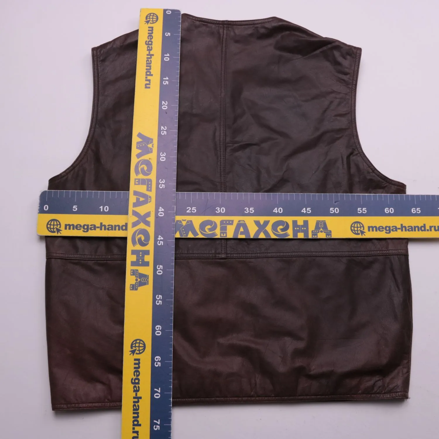 Коричневый кожаный жилет на молнии, размер 54 (XL)